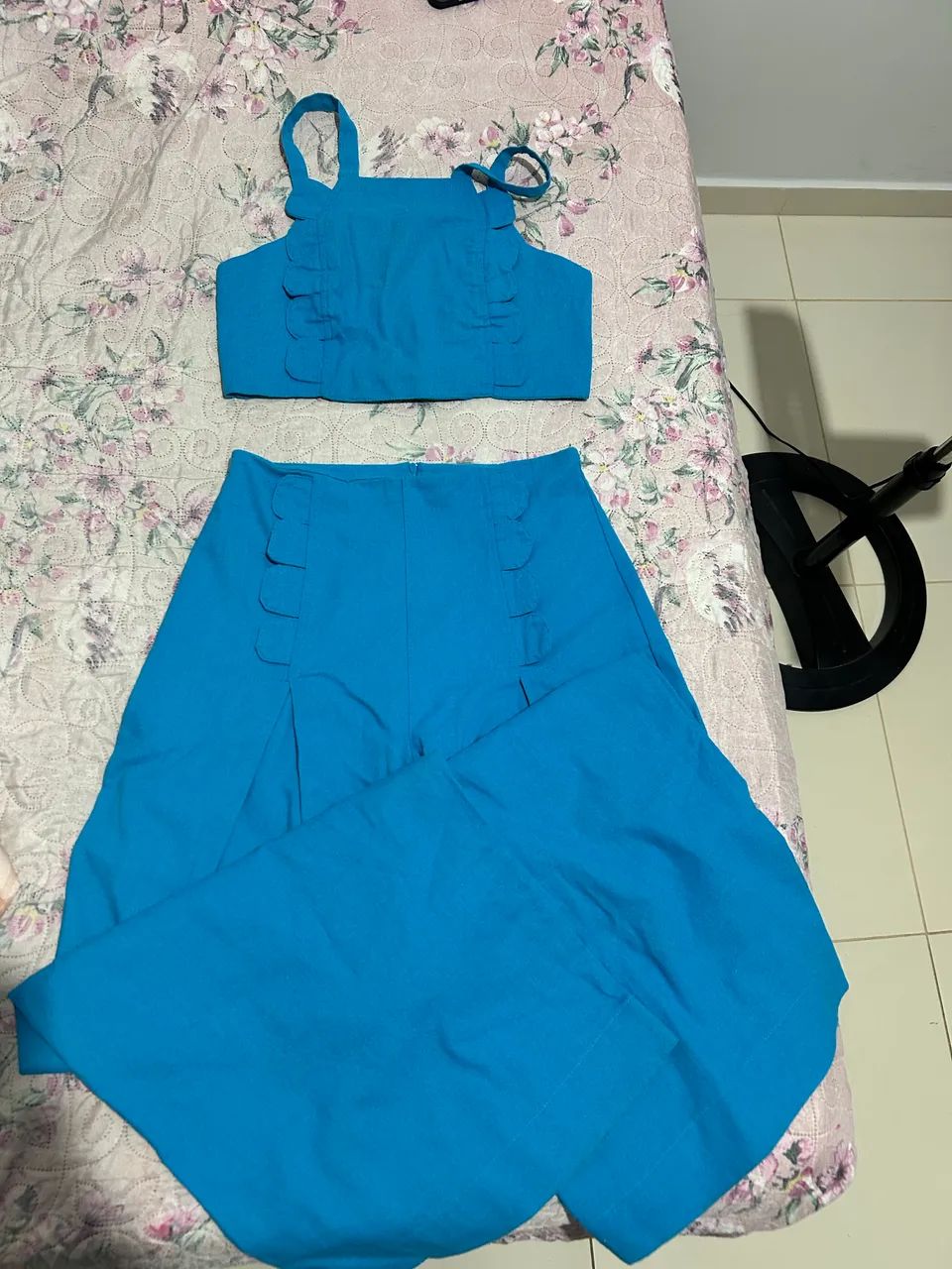 Conjunto calça e cropped, usado apenas uma vez 