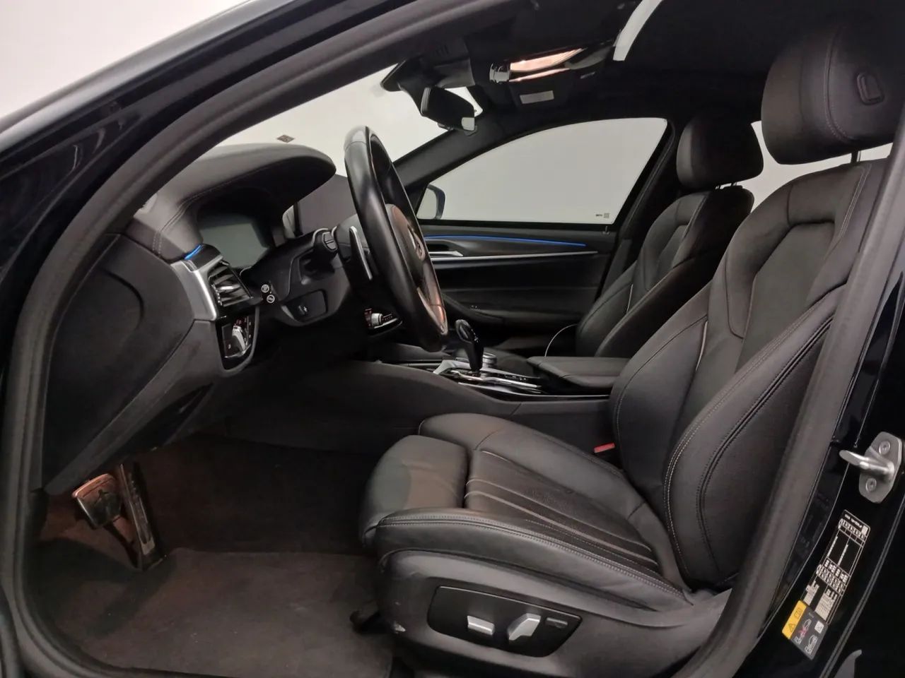 BMW Série 5 530E M Sport 2.0 Turbo Híbrido Aut., foto 16 de 18