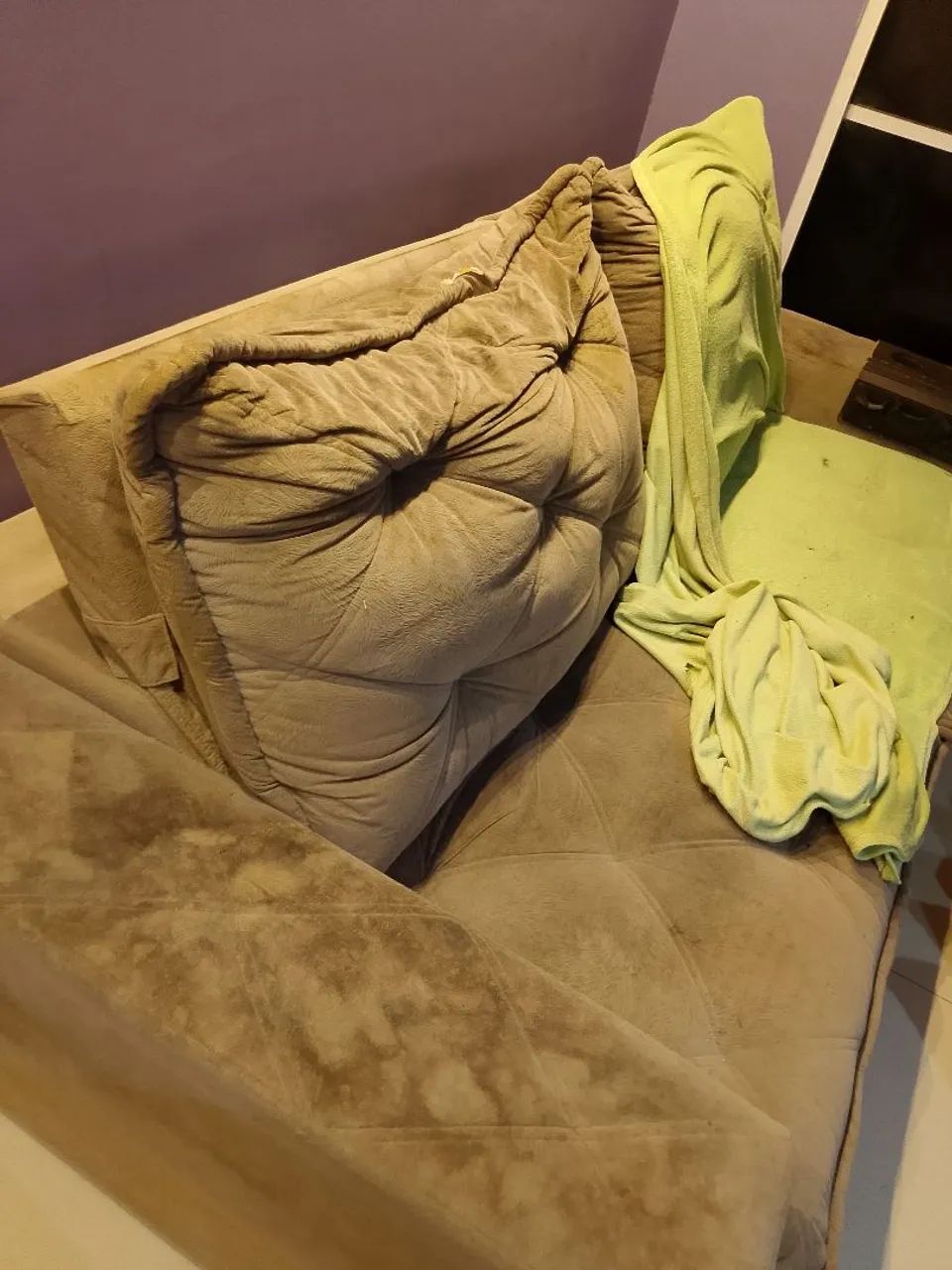 Selling a reclining and pull-out sofa468251266065387520