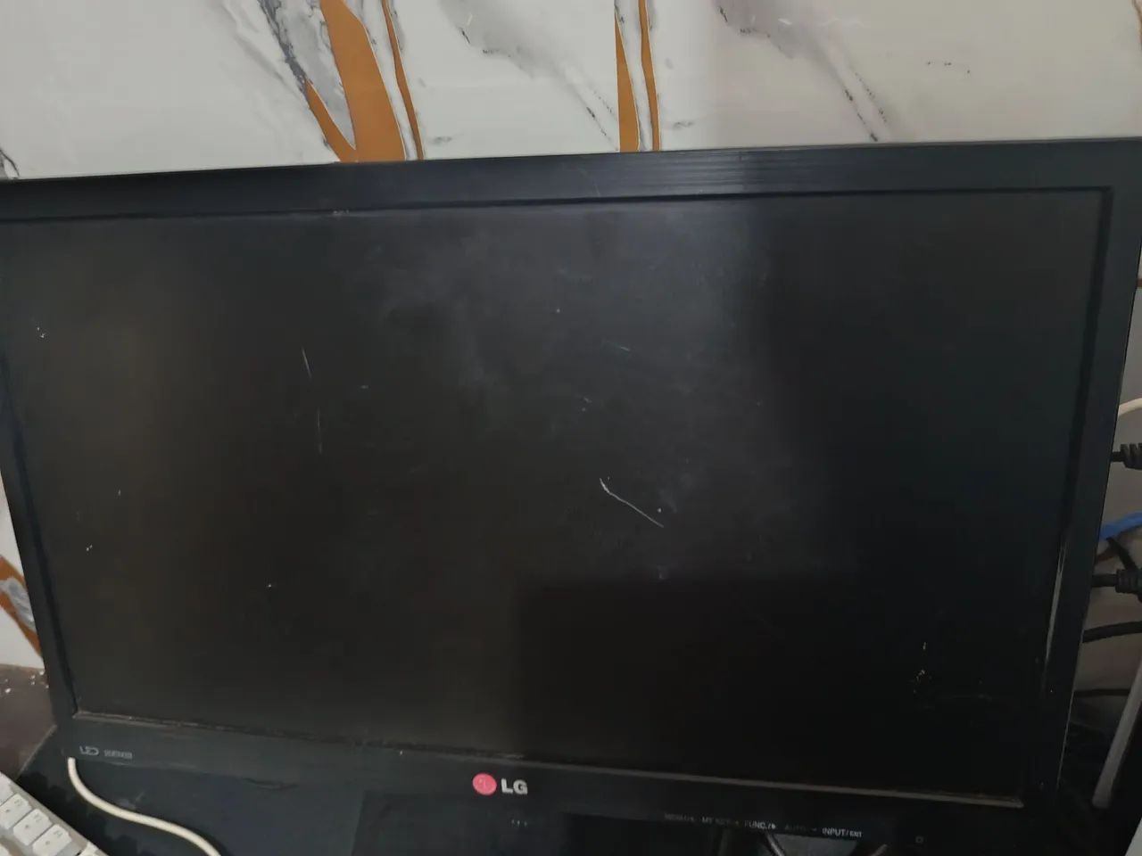 Vendo esses dois monitores