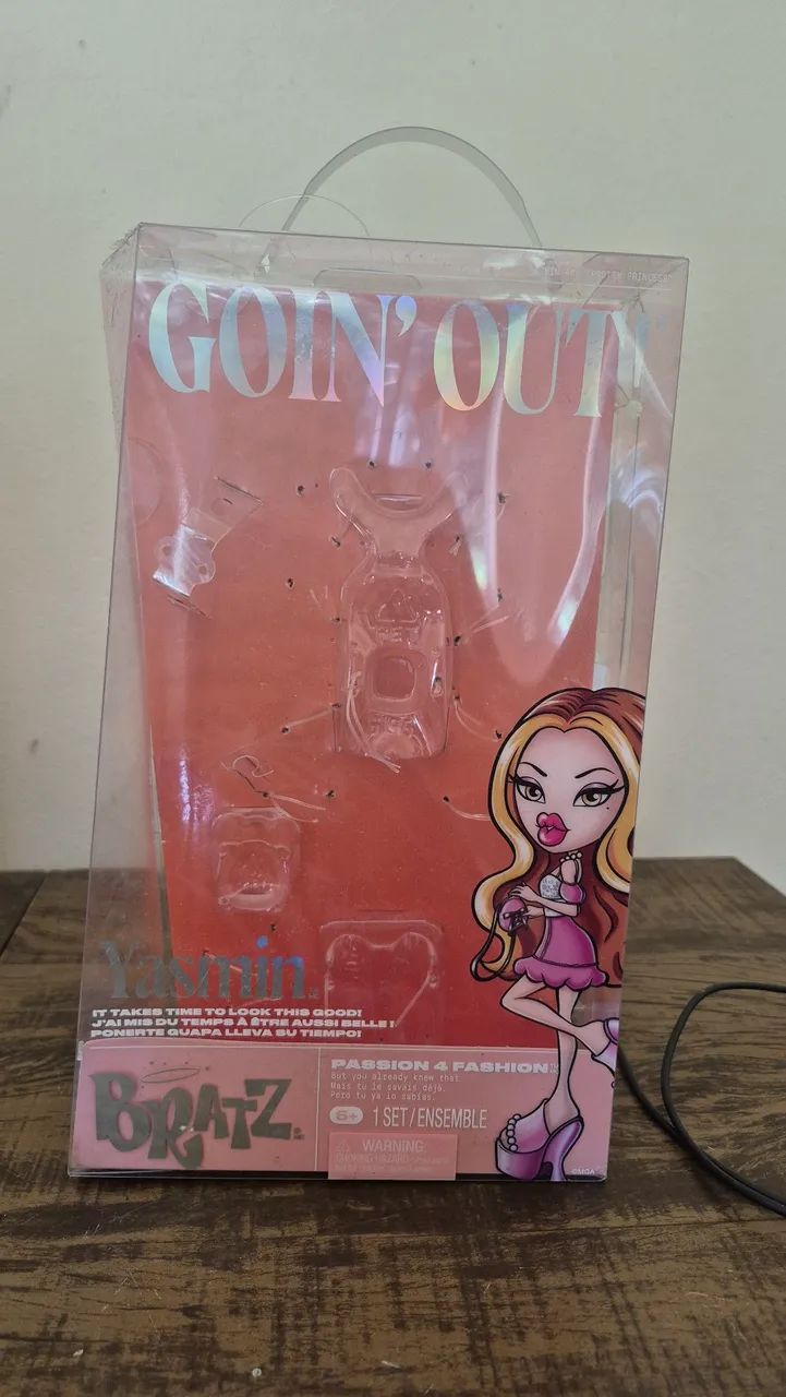 caixa boneca bratz yasmin