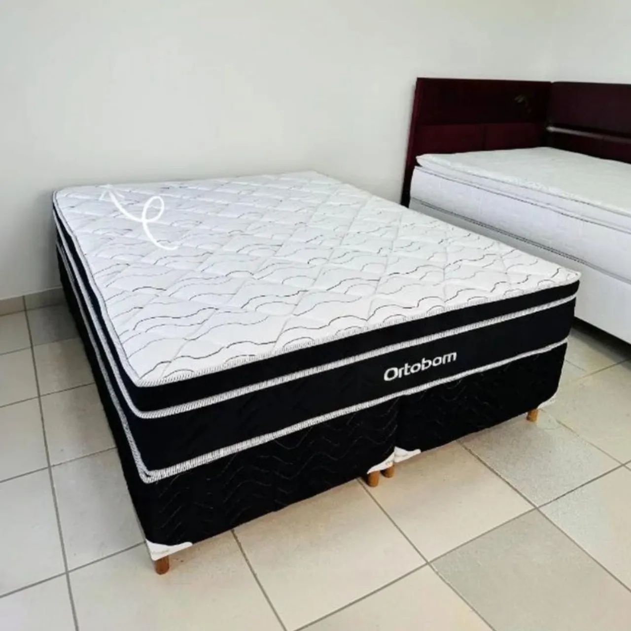 Cama casal +pes acessórios 