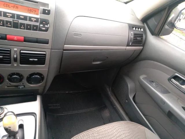 Fiat Strada Adv.1.8 16V Dualogic Flex CD 2012 - Foto 3