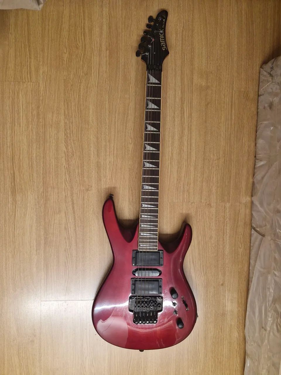Guitarra usada Samick com avaria. - Foto 2