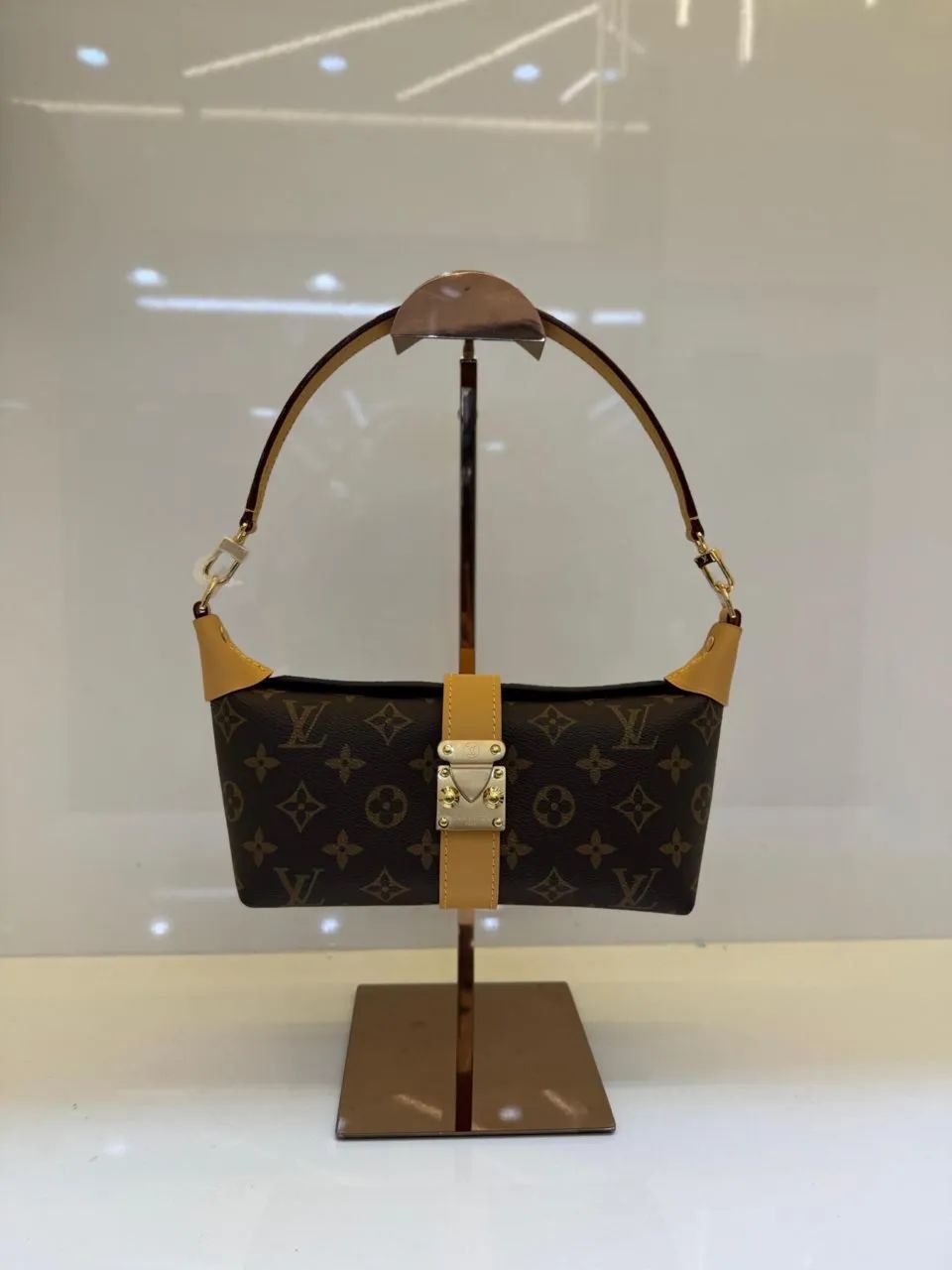 Bolsa de ombro Louis Vuitton  - Foto 2