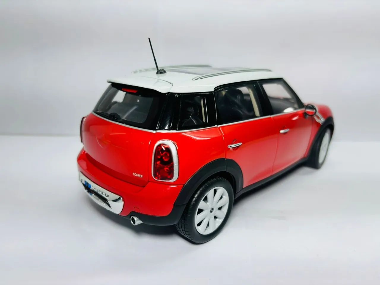 Miniatura Mini Cooper S Countryman 2010 1/18 - Foto 2