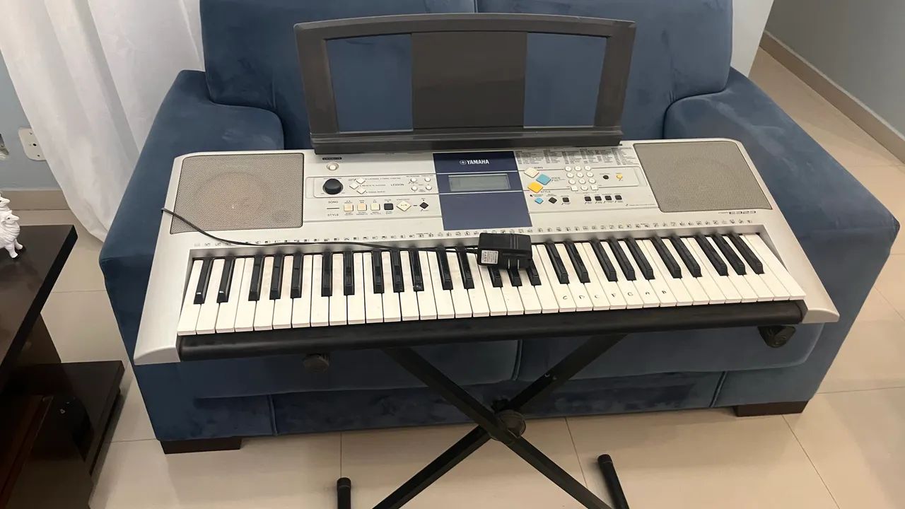 TECLADO YAMAHA PSR- E323 - Instrumentos musicais - Setor