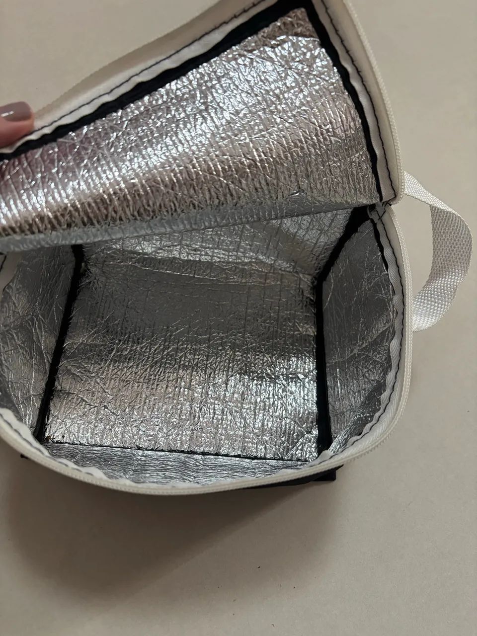 Lancheira térmica preta bolsa - Foto 5