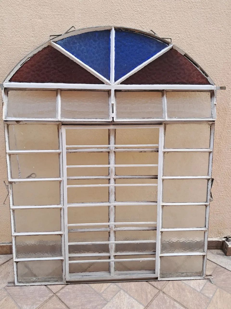 Janela de ferro com vidro e vitrô - Foto 2