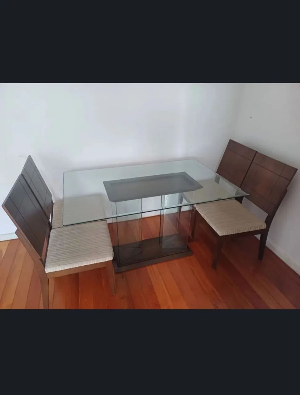 COMBO SOFÁ-CAMA + MESA COM 4 CADEIRAS