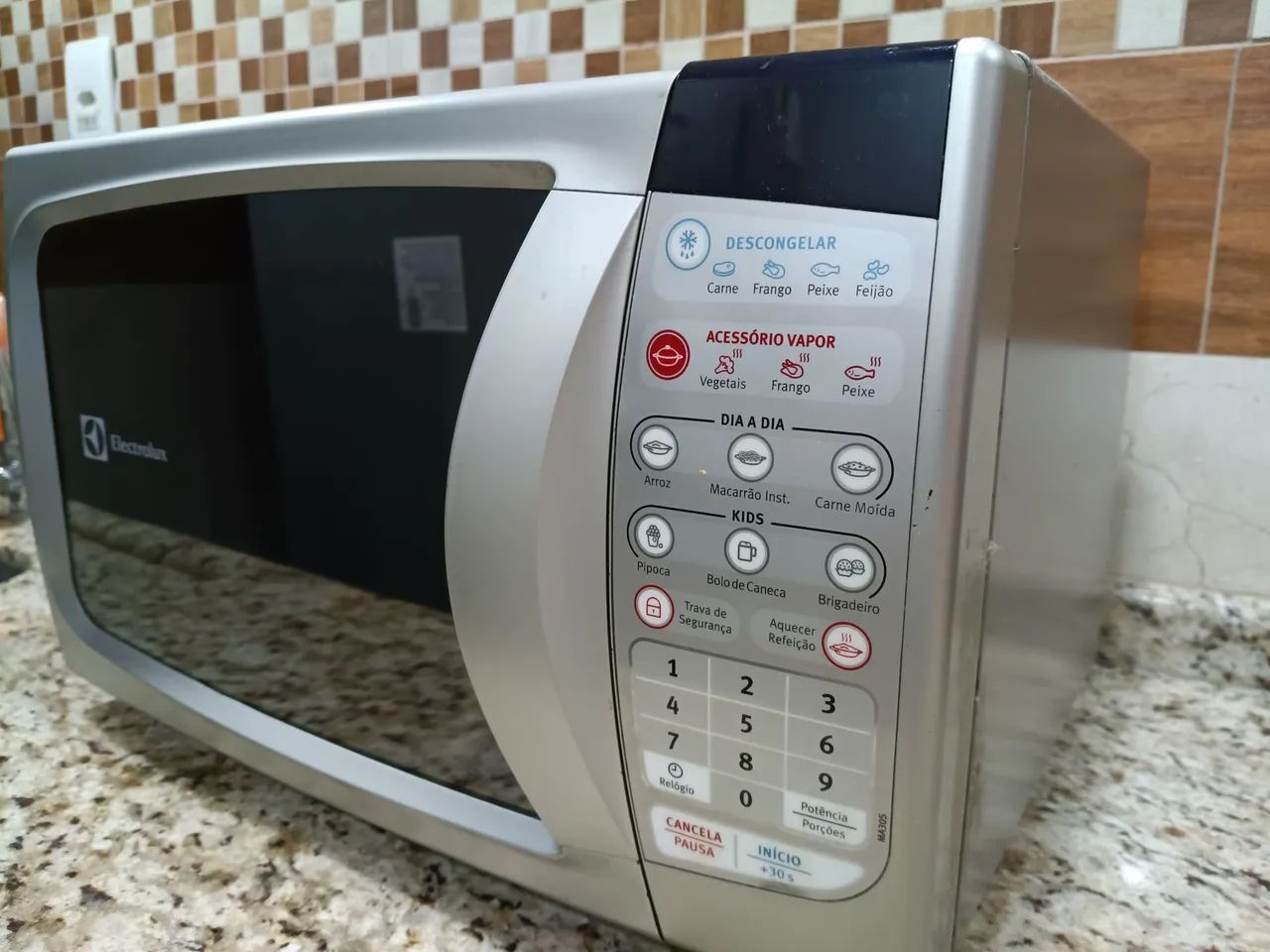FORNO MICROONDAS COM DEFEITO - Foto 2