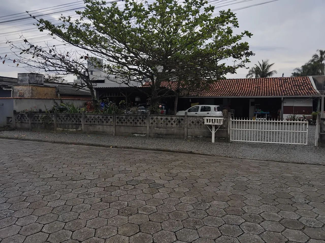 Casa com amplo espaço na frente  - Foto 2