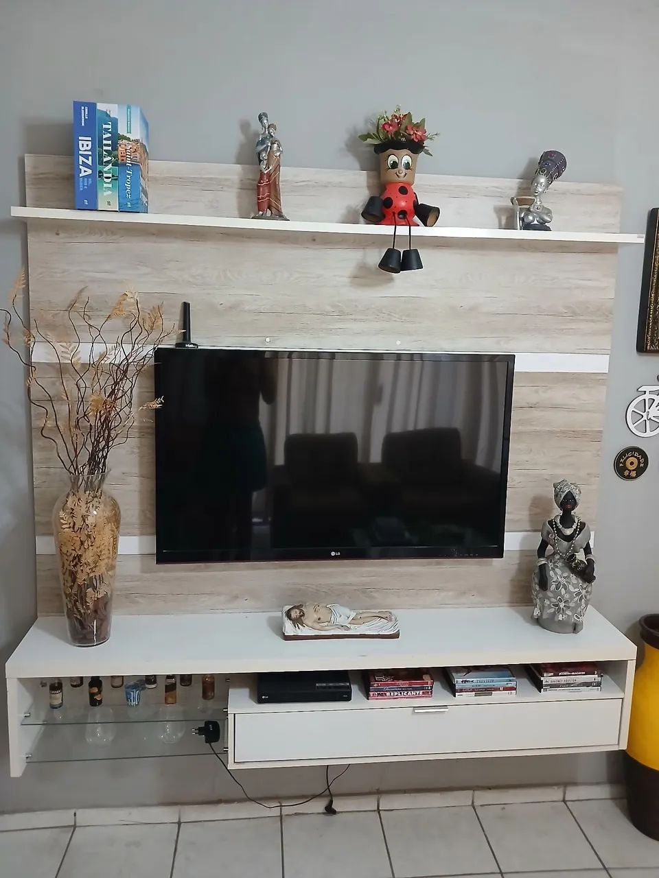 Raque com painel suspenso 