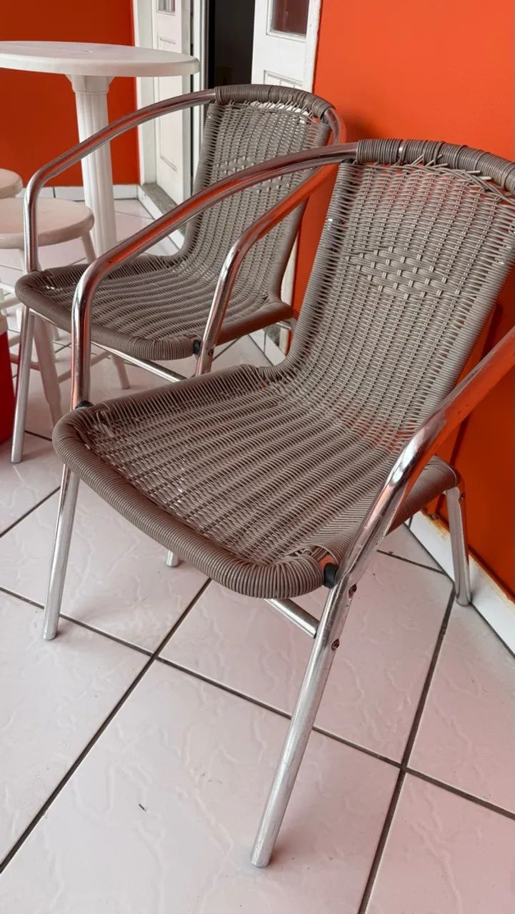 2 Cadeiras + Mesa + 2 Banquinhos + Cooler - Foto 2