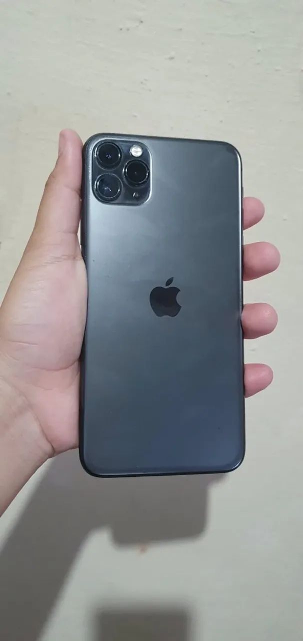 IPHONE 11 PRO MAX VENDO OU TROCO