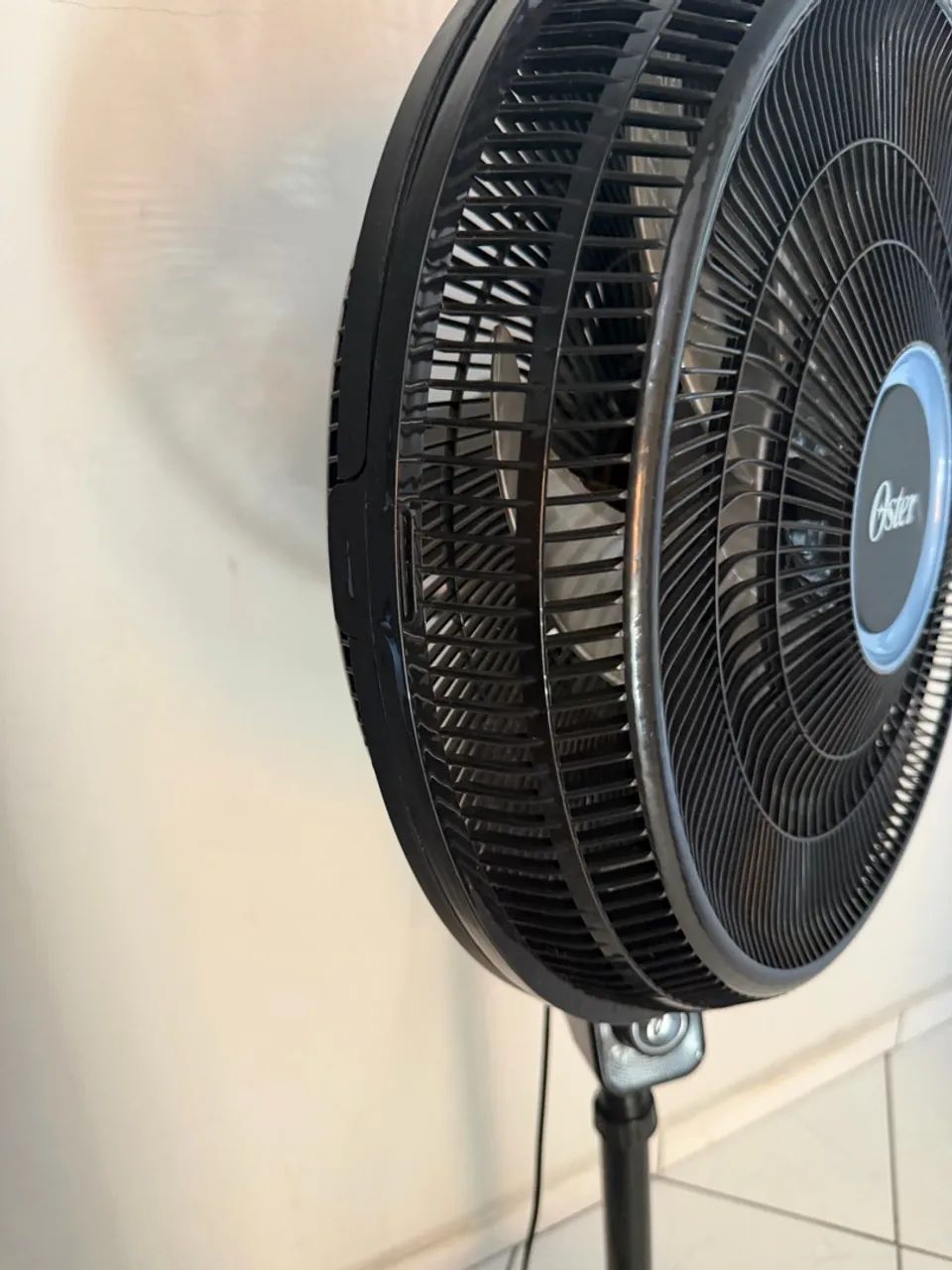 Ventilador de coluna Oster - Foto 3