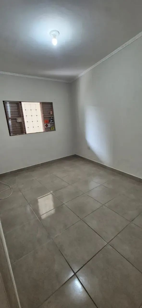 Alugo casa térrea de 3 cômodos sem garagem - Foto 5