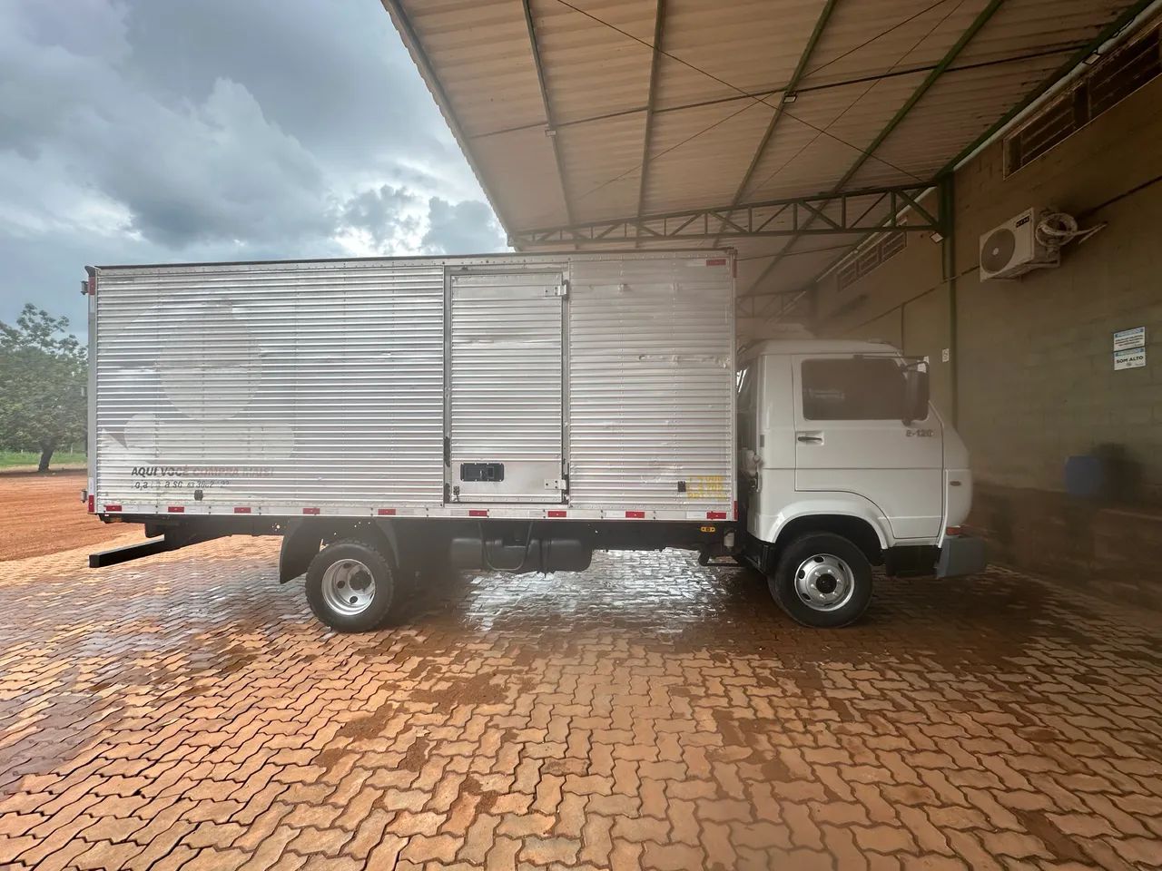 Caminhão 8-120 Baú - Foto 2
