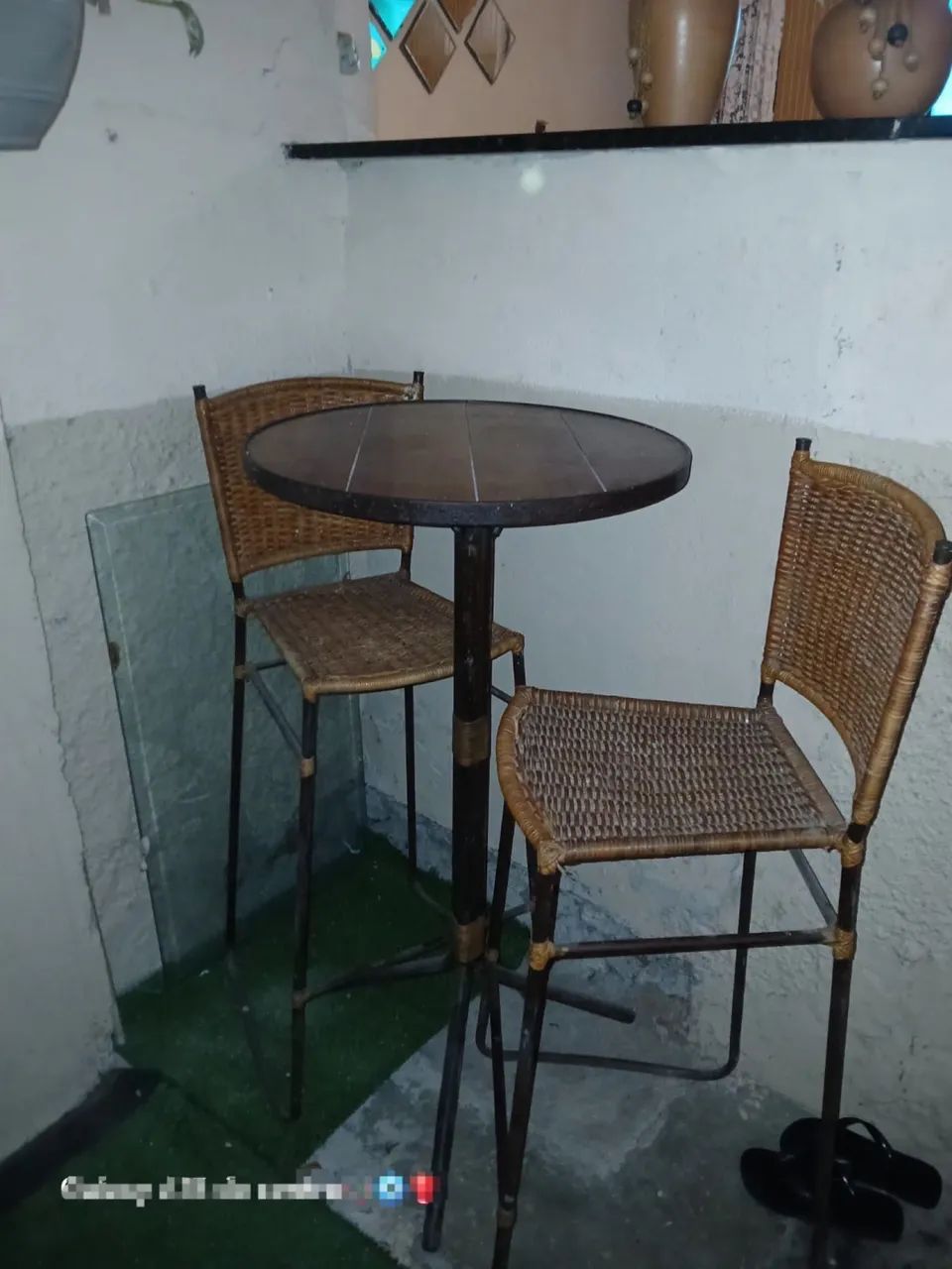 Mesa com duas cadeiras