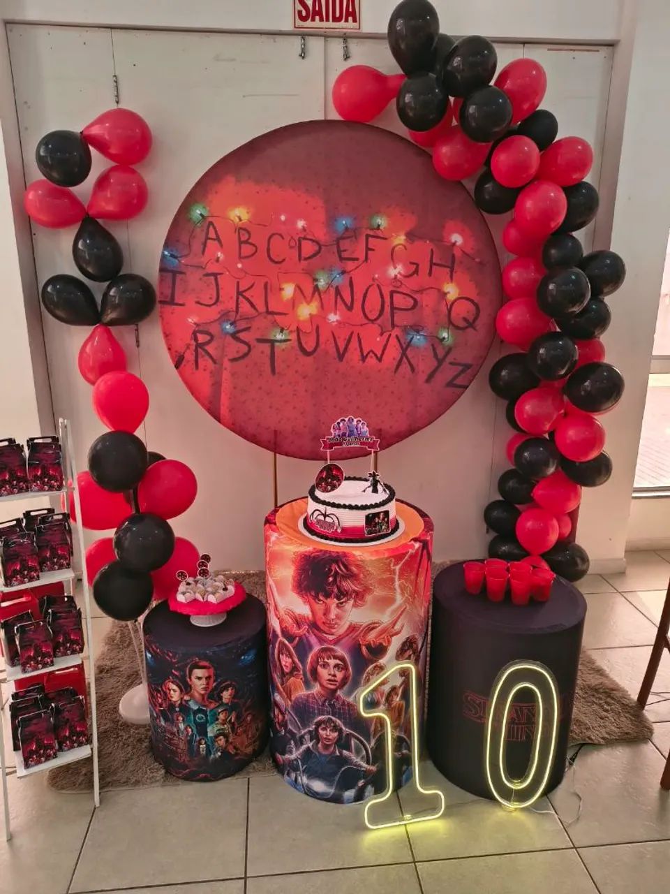 Pegue e monte decoração tema Stranger Thingers
