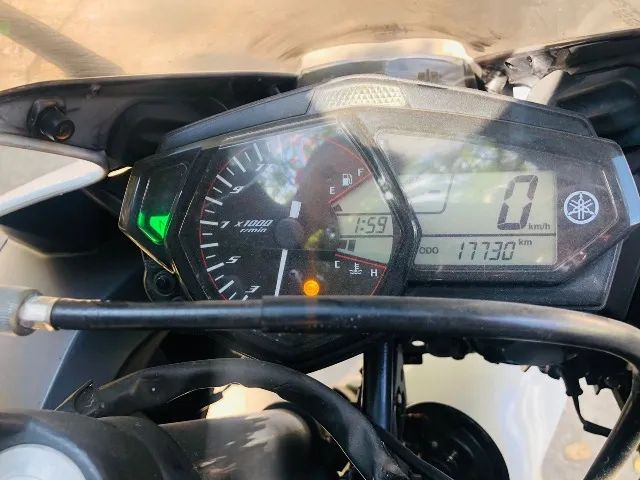 YAMAHA R3 - Foto 5
