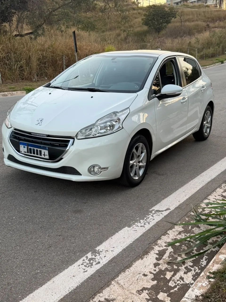 Peugeot 208 ALLURE 1.5 8V FLEX 2014