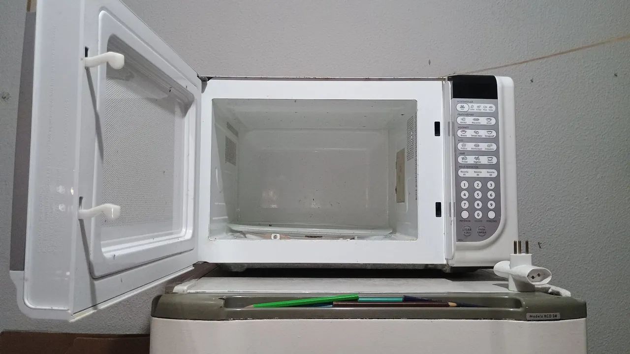 Geladeira e microondas usados  - Foto 3