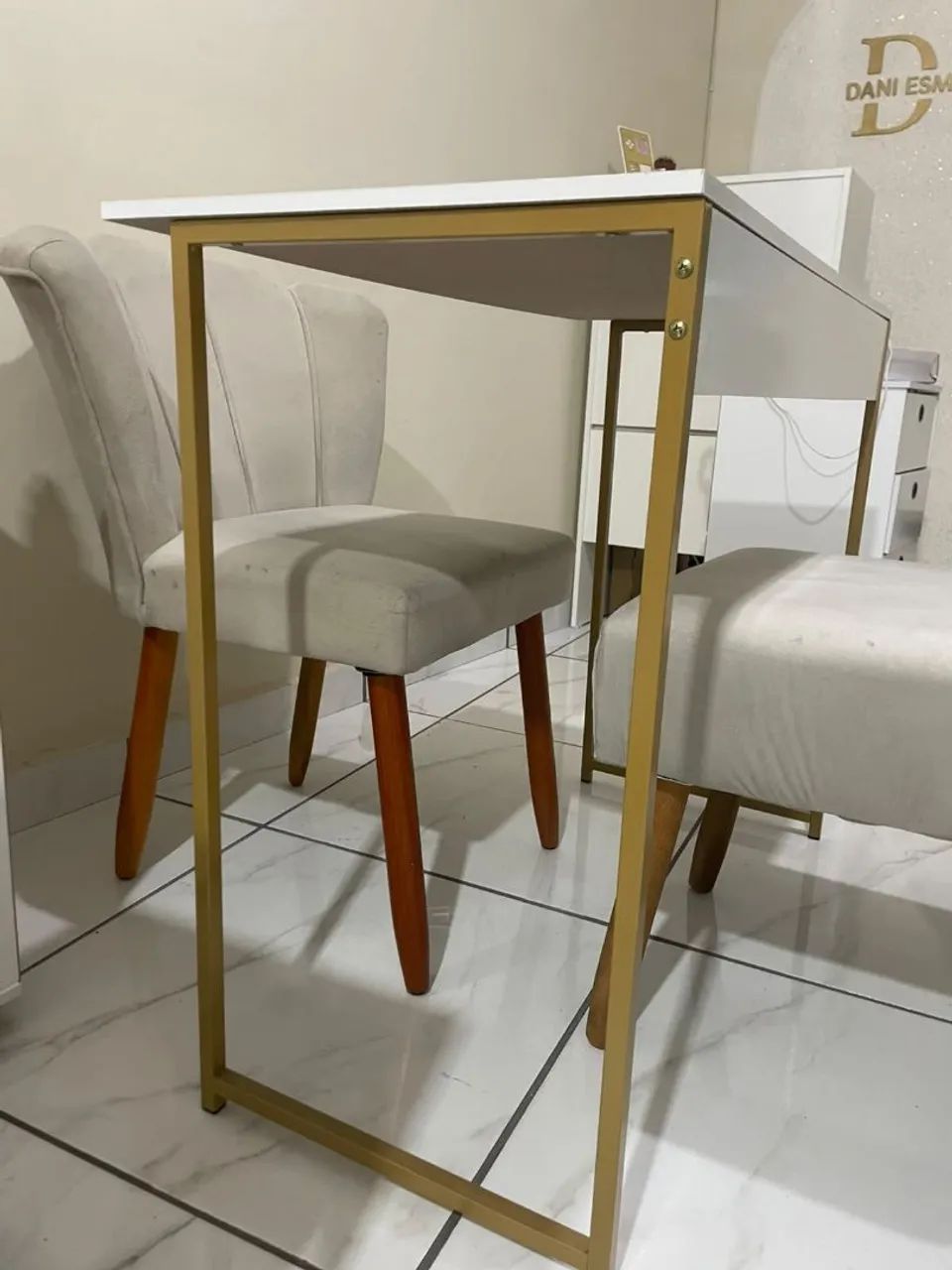 Mesa de Manicure com 2 poltrona - Foto 2