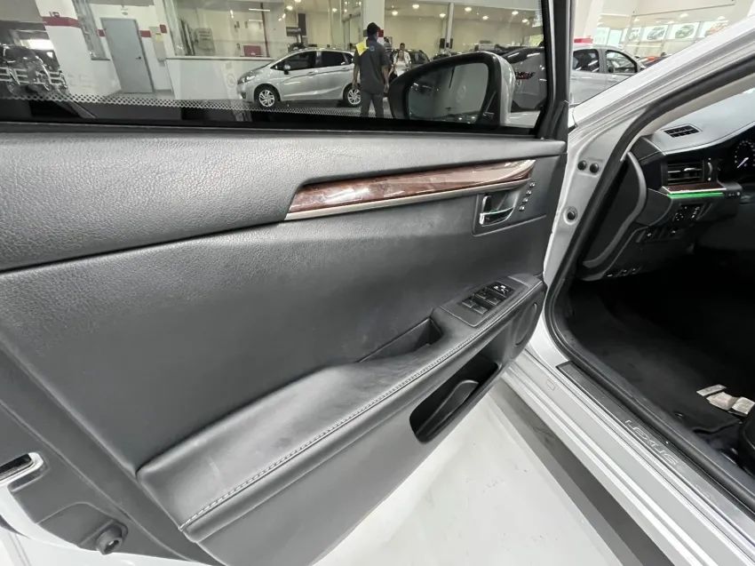 Lexus ES-350 3.5 24V 284cv, foto 9 de 16