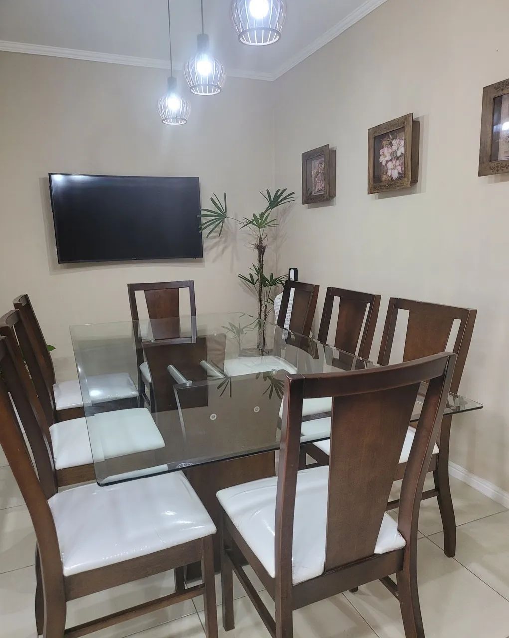 Mesa com 8 cadeiras madeira maciça 