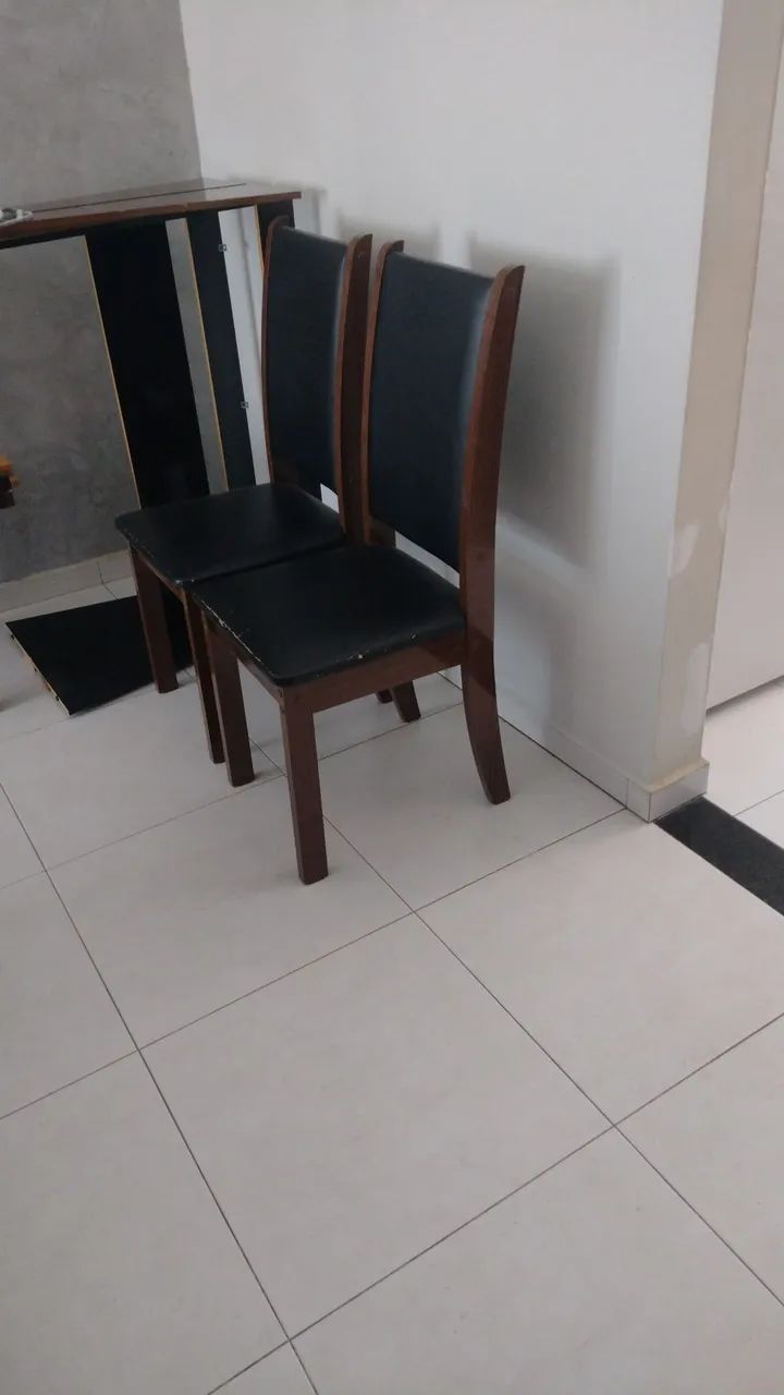 Linda mesa de jantar com 6 cadeiras semi nova ... pagamento direto com o vendedor.. - Foto 2