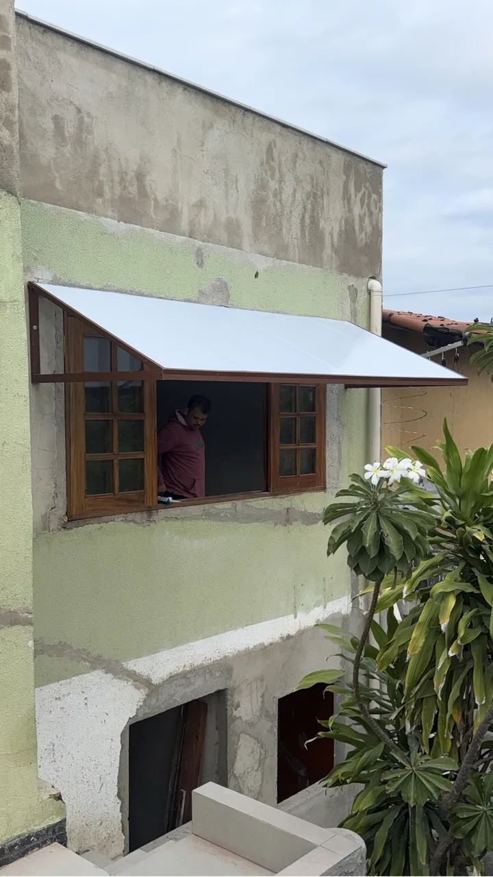 Toldo de alumínio amadeirado e policarbonato  - Foto 2