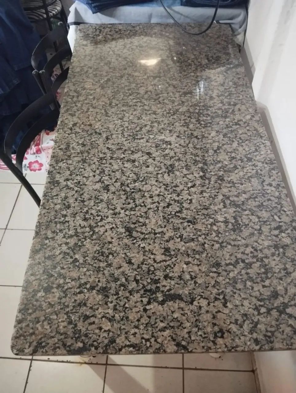 Vendo pedra de mármore de mesa de 6 lugares - Foto 2
