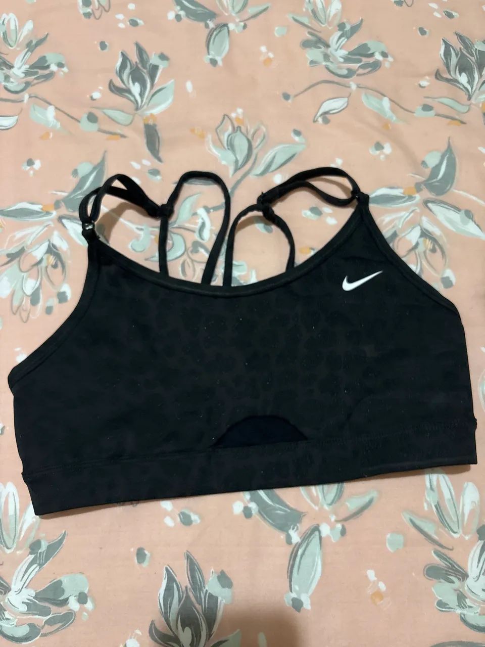 Nike. Top academia 
