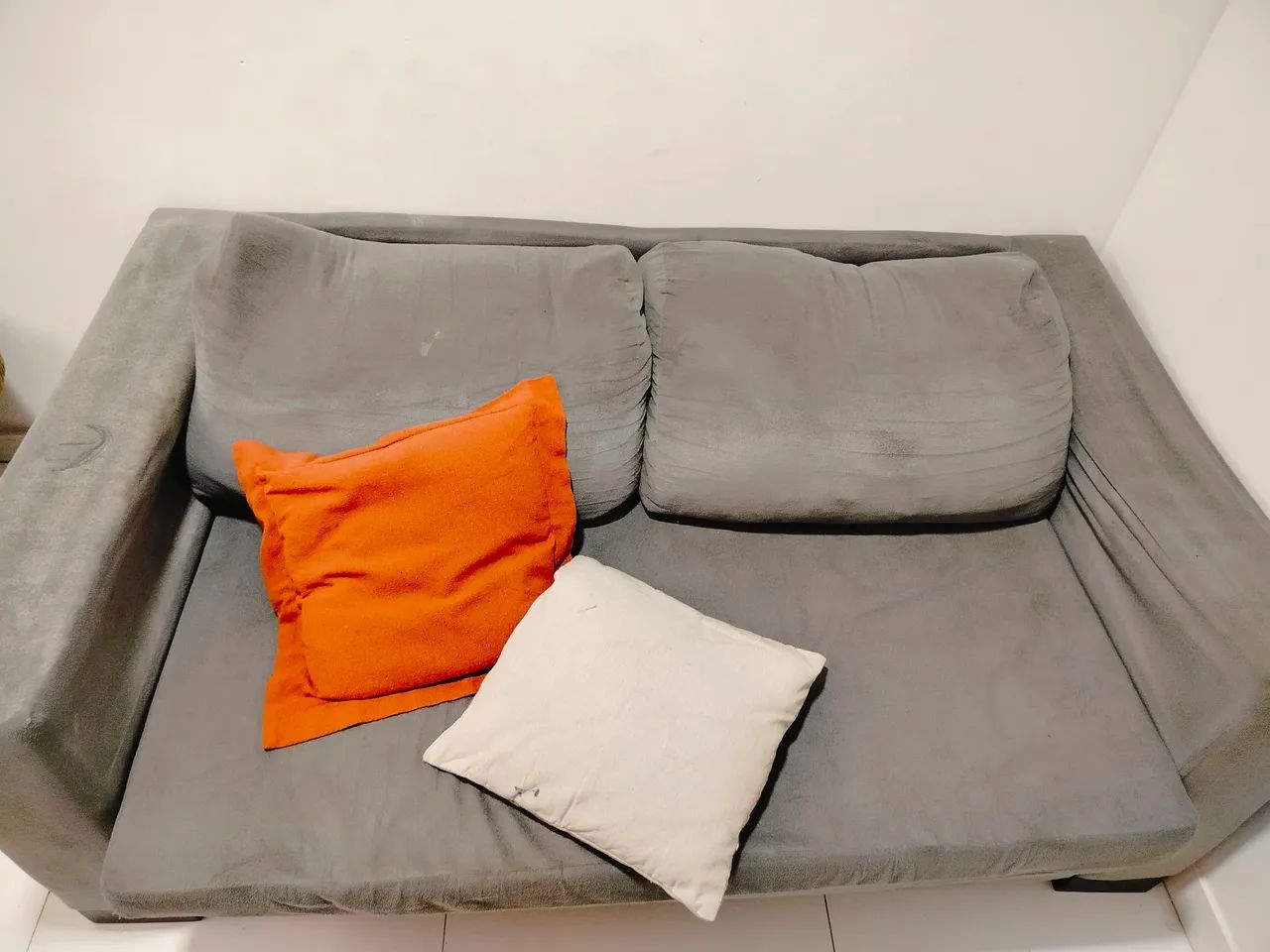 Sofá cama com estrutura bem conservada (entrego)