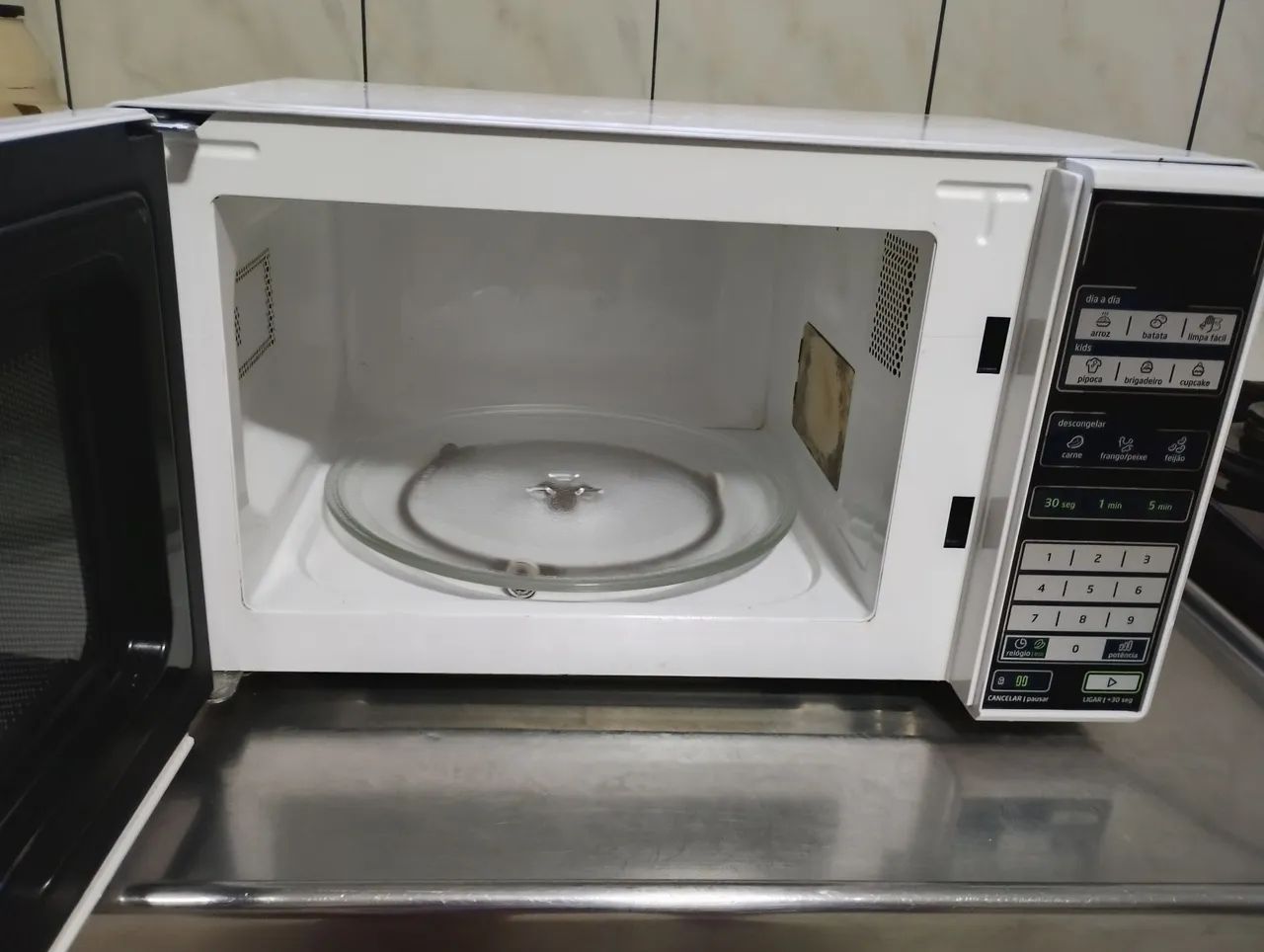 Microondas funcionando perfeitamente 