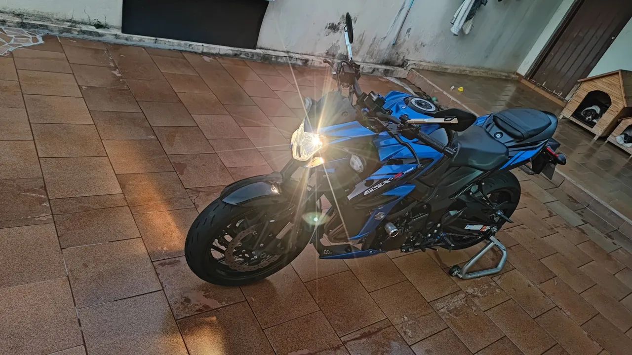 GSX S 750 2021 - Foto 4