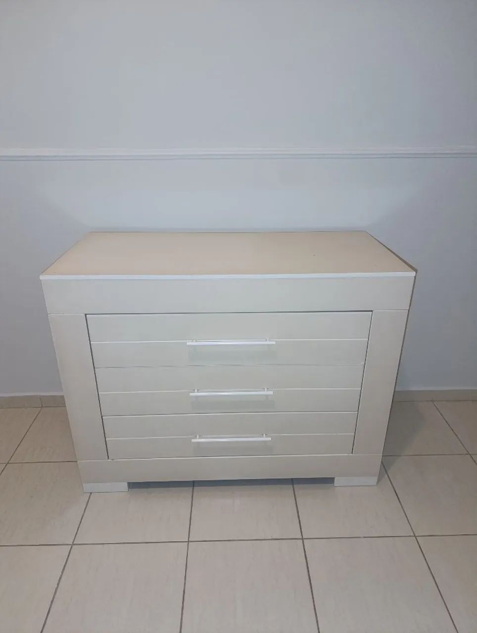 Cômoda com 3 gavetas 