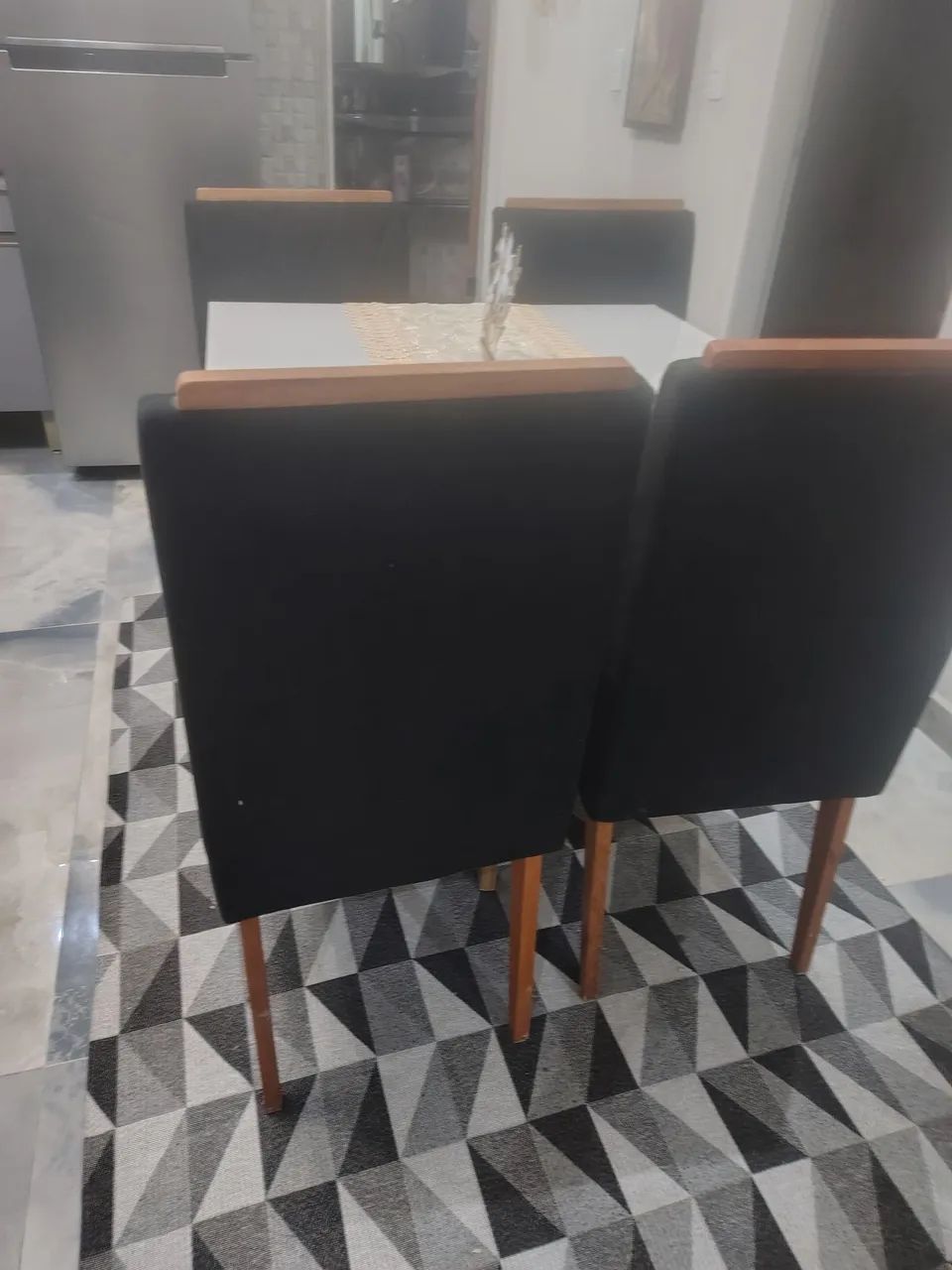 Mesa vidro nova 4 cadeiras nunca usada  - Foto 3