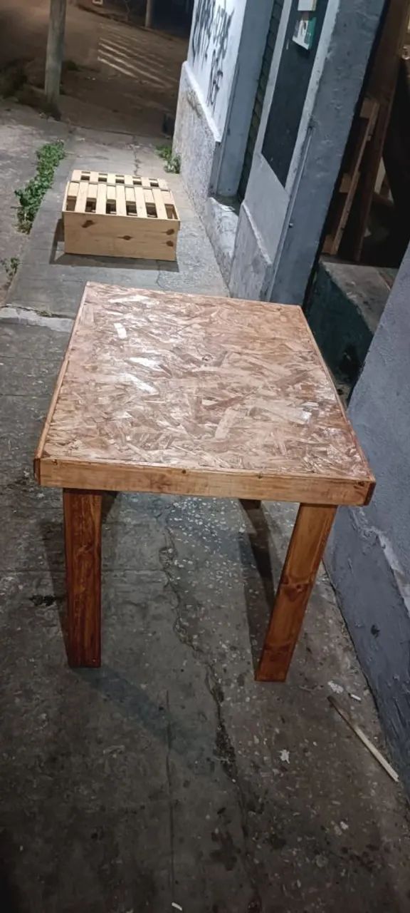 Mesa de madeira maciça pinus com tampo em tapume  - Foto 4