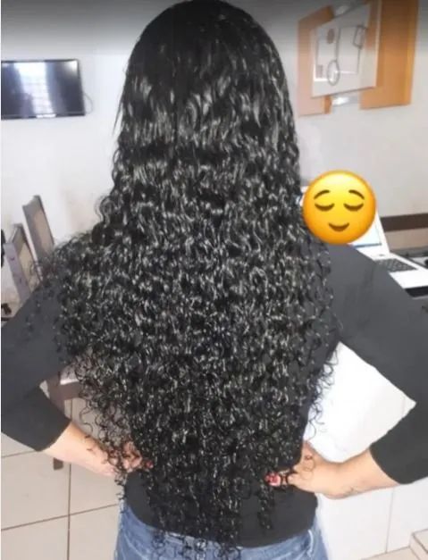 Cabelo cacheado Humano. 
