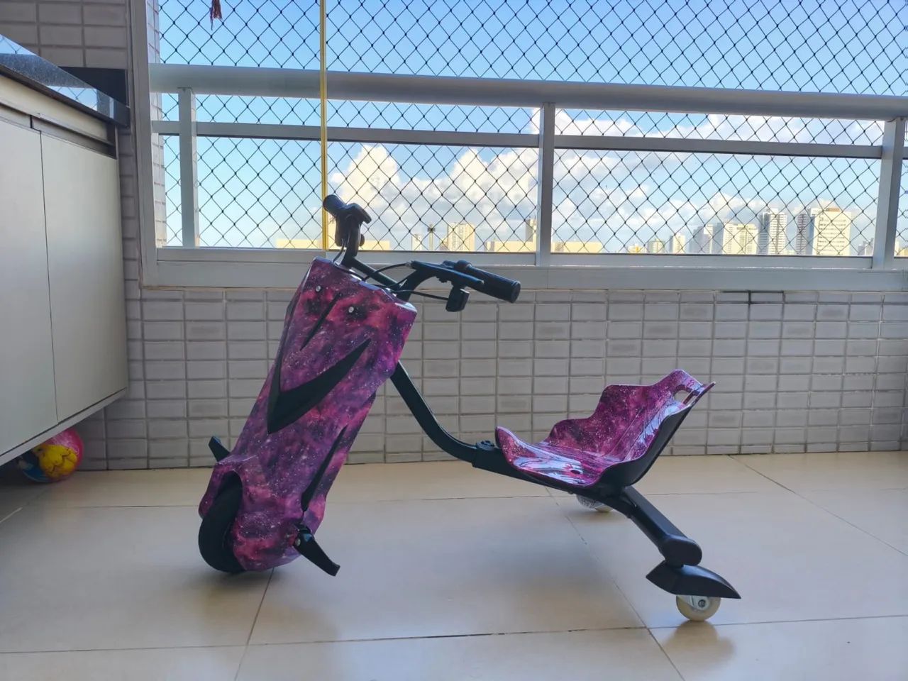 Carro elétrico novo 