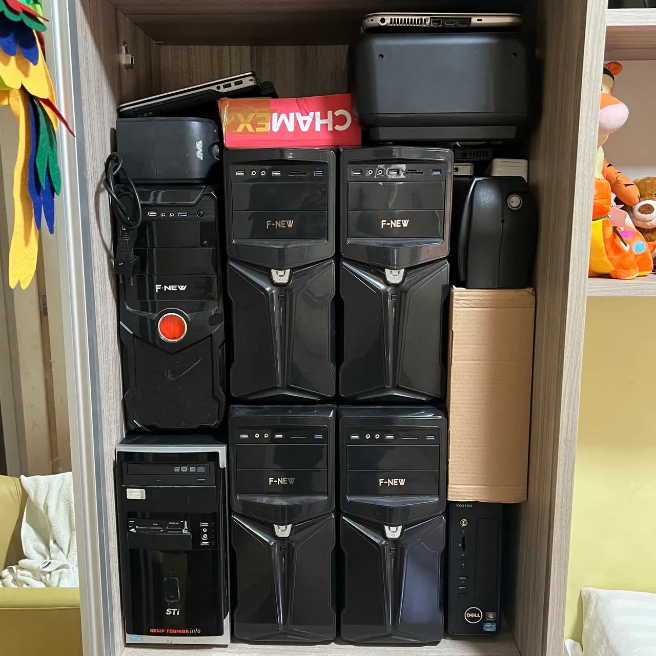 Lote 8 Desktop, 1 Notebooks DELL, 1 Impressora HP, e outros