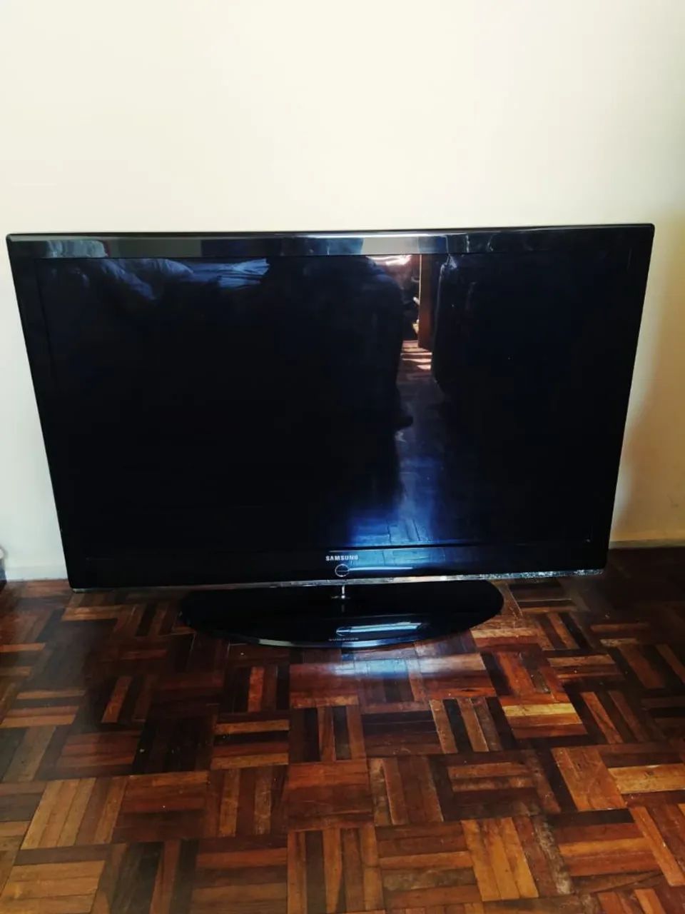 TV SAMSUNG 50 POLEGADAS DE PLASMA. FUNCIONANDO (APENAS COM MANCHA NA TELA) COM CONTROLE - Foto 4