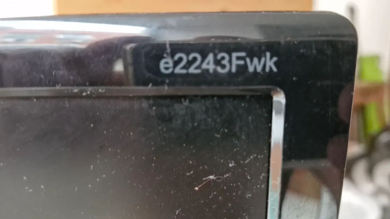 Monitor Aoc e2243Fwk com defeito tela embaçada  - Foto 2