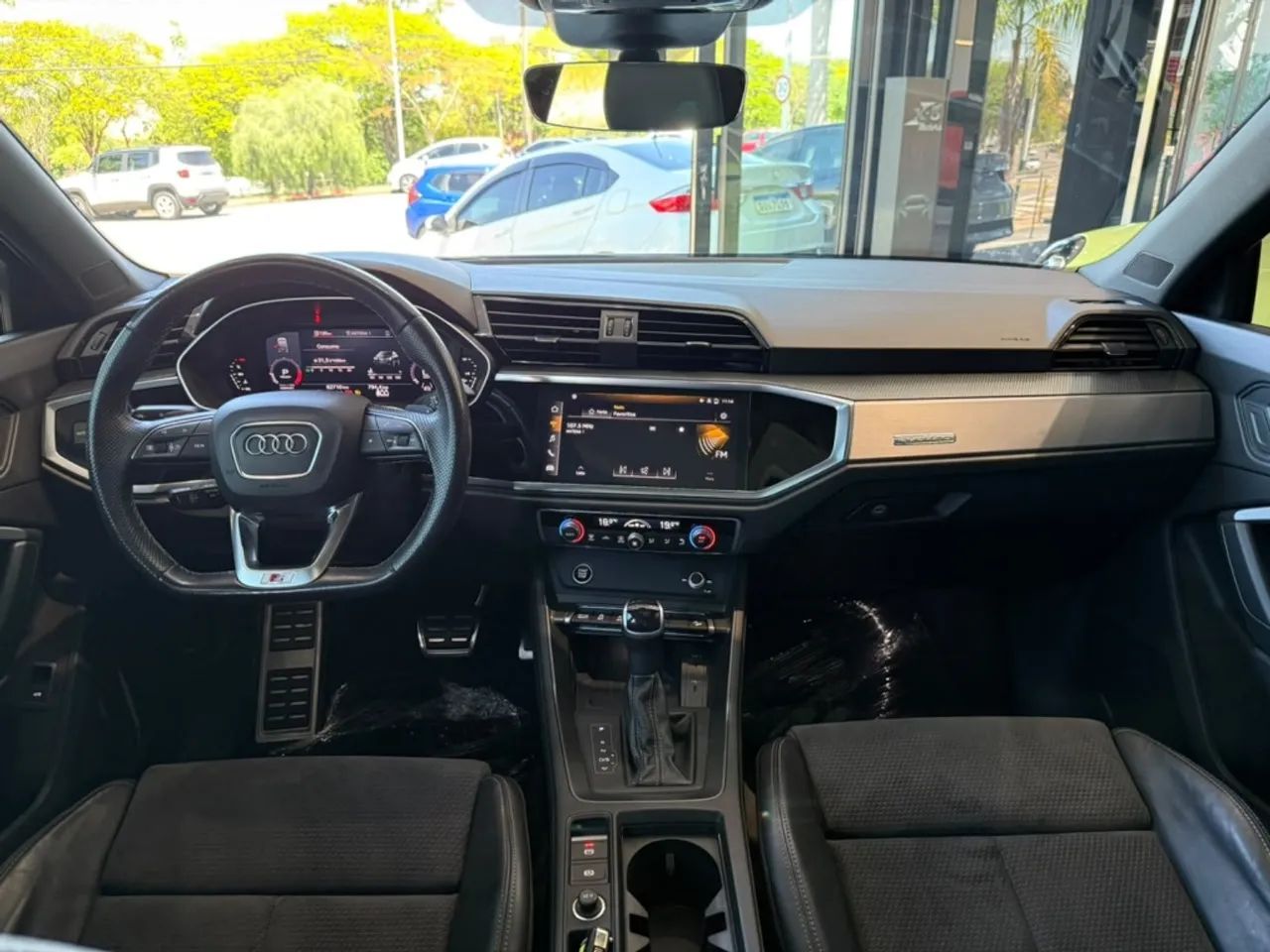 Audi Q3 SPB Perf. Black 2.0 TFSI Tipt. Quat., foto 15 de 18