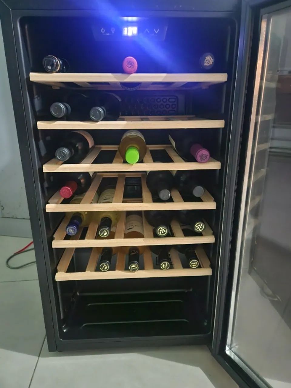 Adega Invicta 34 garrafas - Foto 4