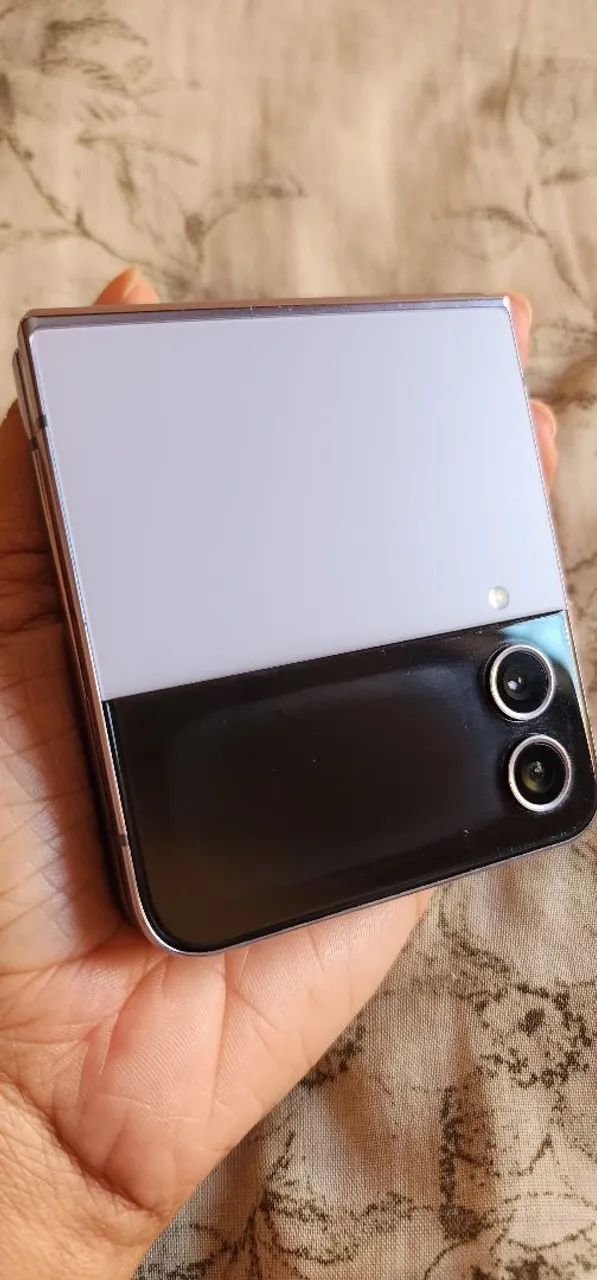 Galaxy Z Flip 4 - Foto 2