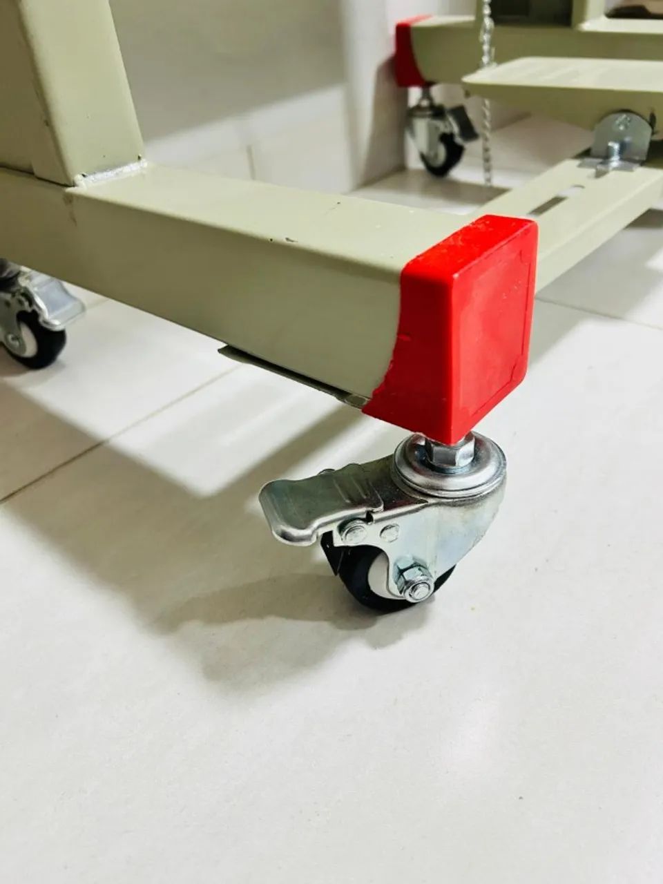 MÁQUINA DE PREGAR BOTÃO, ILHÓS E PÉROLAS. - Foto 4