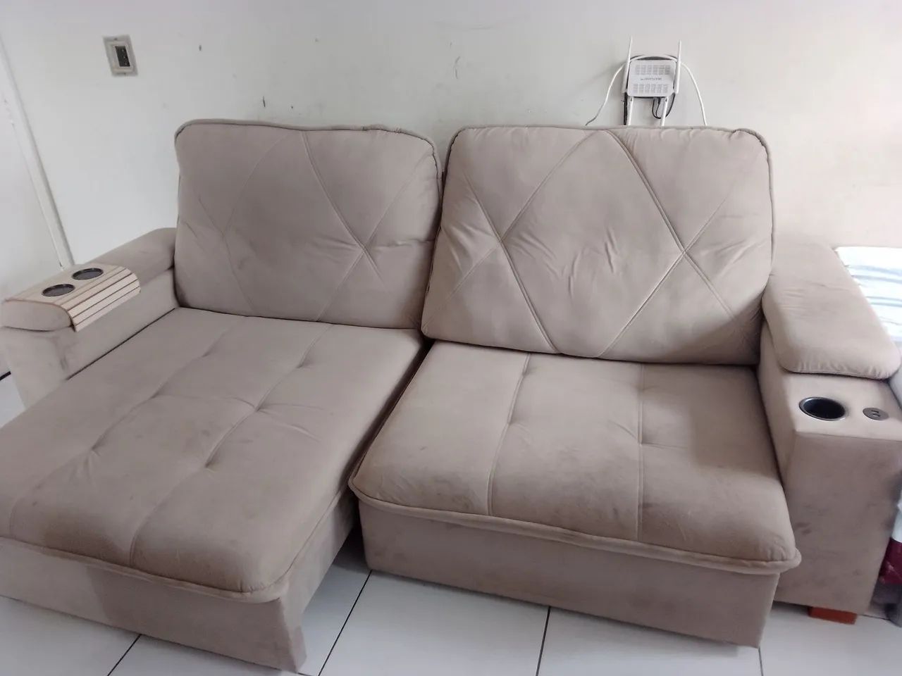 Vendo sofá retrátil com entrada usb - Foto 4